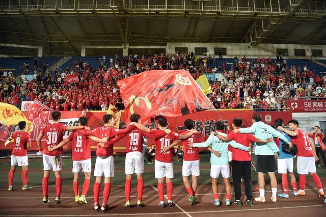 伊尔迪兹：我踢伪9号？大家可以拭目以待；斯帅没给我额外压力