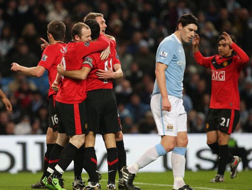 马刺半场4人得分上双，命中11记三分领先鹈鹕20分