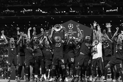 NBA：雄鹿客场大胜76人 字母哥30+12+10