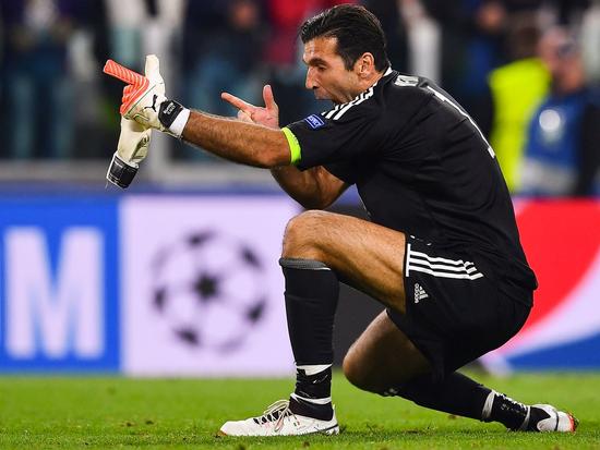 上海海港为备战三线作战，大范围调整阵容，清洗后防线，加强进攻，提升整体竞争力。