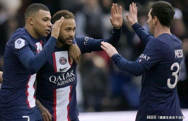 媒体人：如果不是球队伤病多，小杨就在发展联盟专心练级挺好