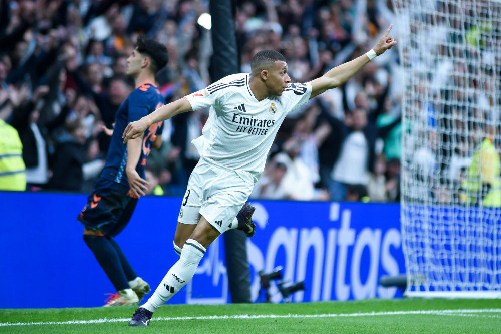 埃托奥：解雇布里斯因其拒绝参加工作会议，擅自公布大名单等