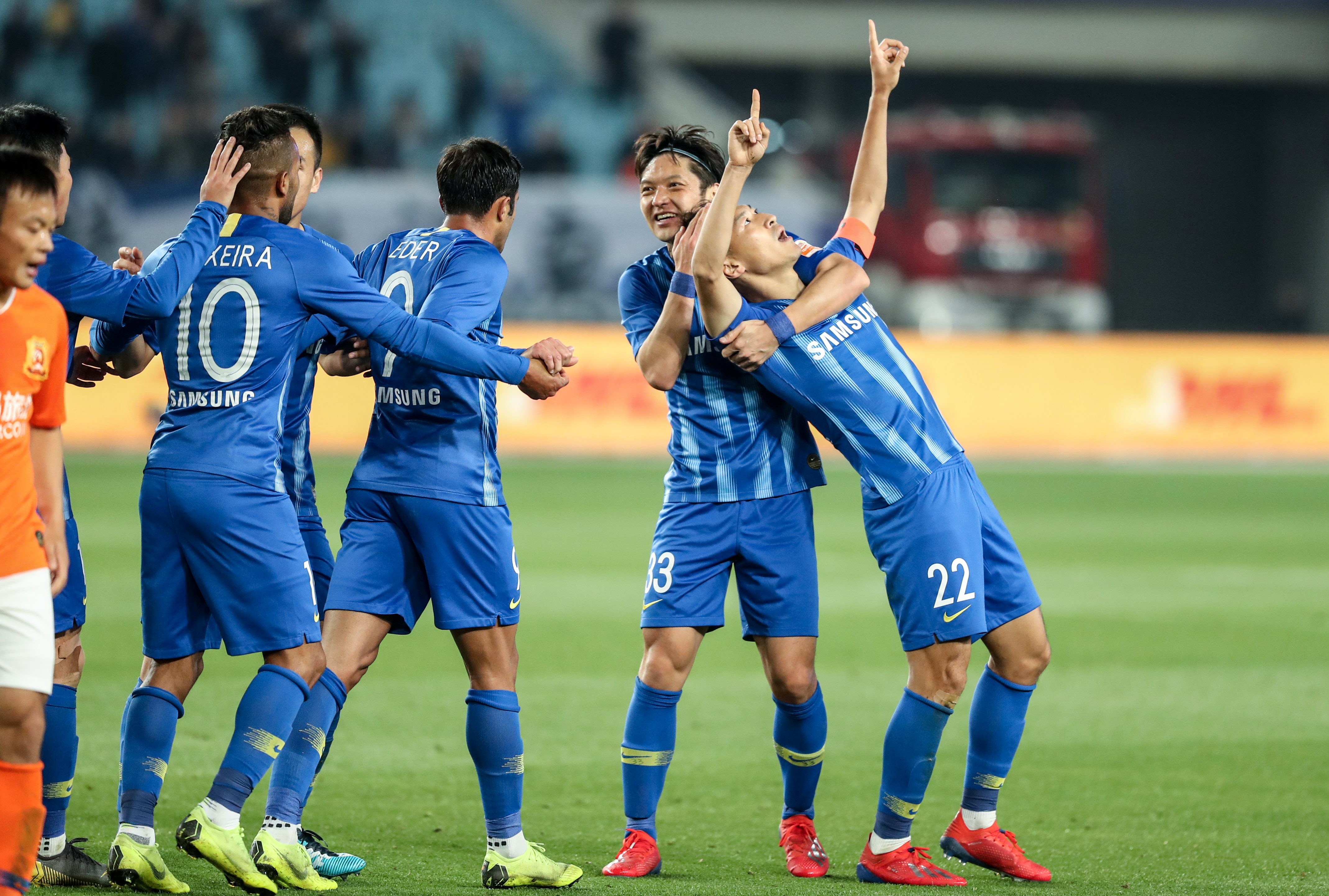 恒大国脚做青训直面现实：想踢职业的孩子少了