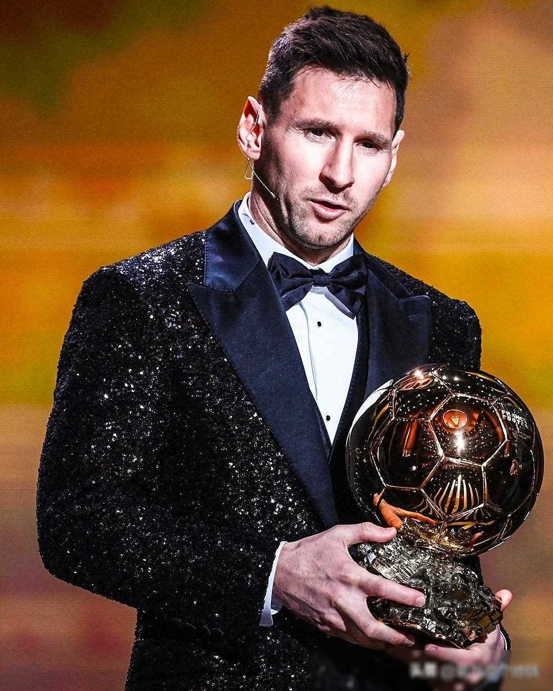 法尔克：二队前锋利契纳预计冬窗离队，拜仁希望加入回购条款