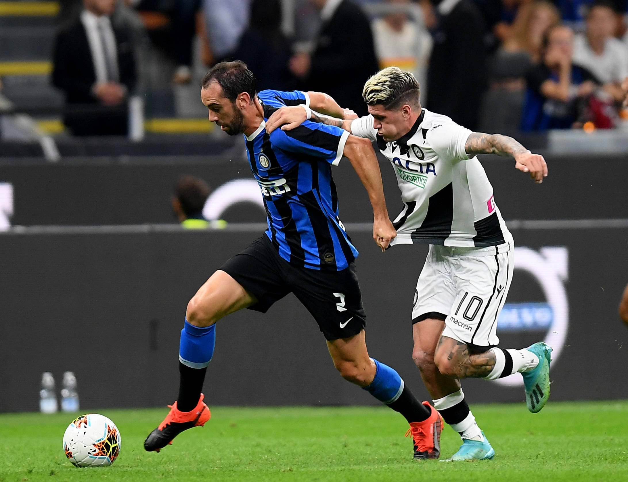 博主：萨拉赫将观看卡拉格解说曼联，俱乐部警告他的社媒动作