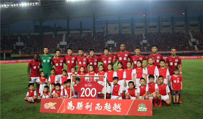 杜兰特关键中投命中，全场欢呼