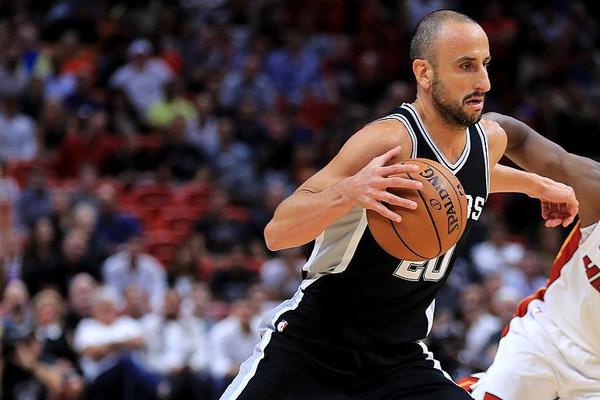 继C罗和小卢卡斯后，奥斯梅恩是第三位欧冠客场对贾府戴帽的球员