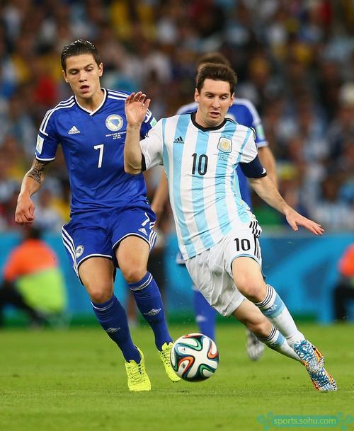 NBA常规赛战报：湖人客场险胜太阳,