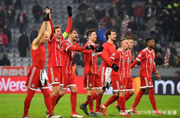 C罗一家海边度假，乔治娜晒比基尼展示性感身材