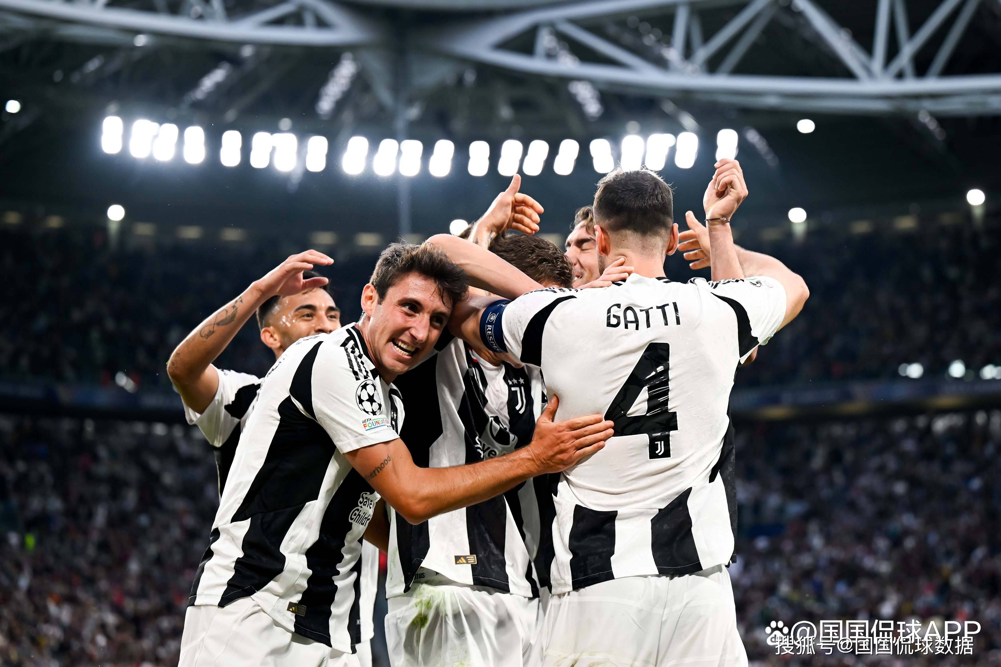 张琳芃第11次赢得中超冠军，超越郑智成国内联赛历史第一人！