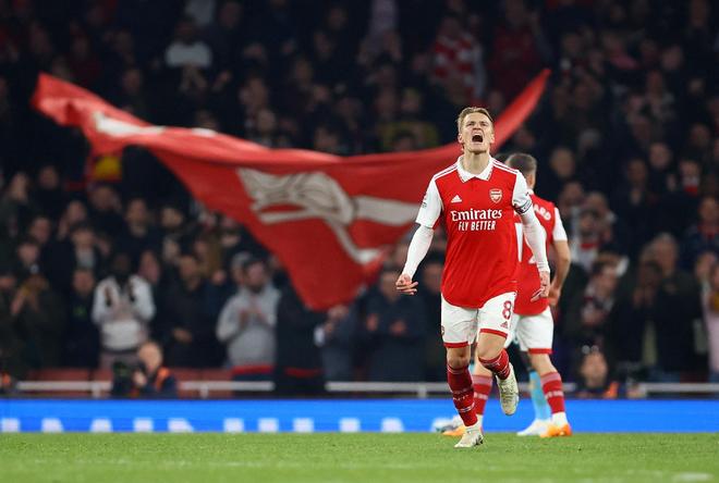 40岁后单场25+5+5场次詹姆斯达16次，历史断档第一