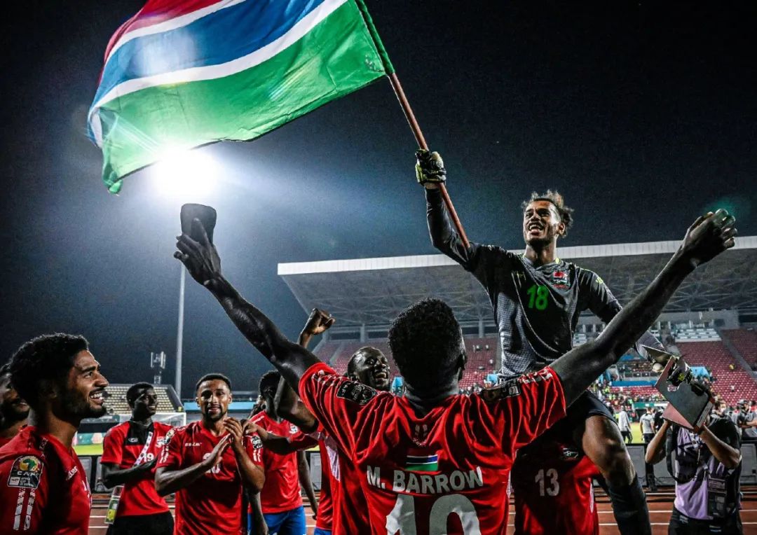 斯卢茨基：明天会竭尽全力发挥出最好的精神面貌和技战术水平