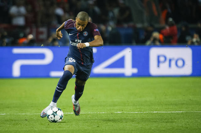 某球星赛后泪崩，场面令人动容